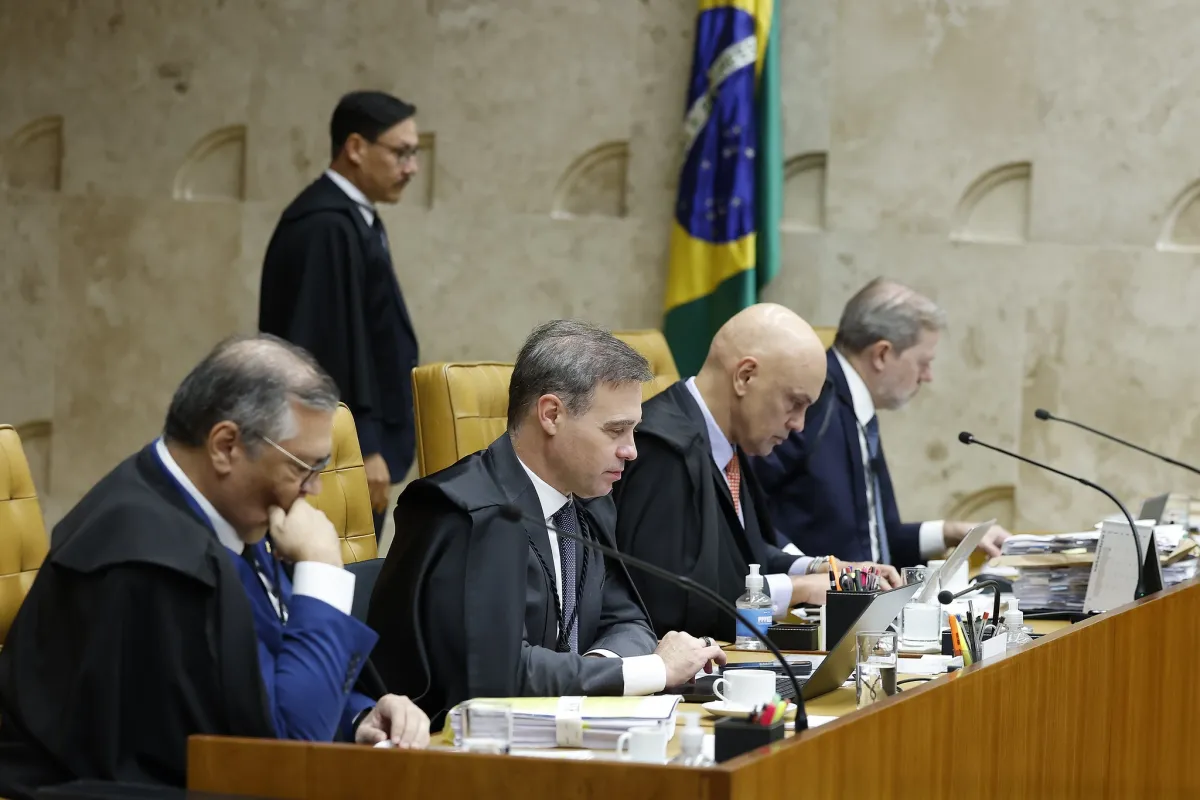 Flávio Dino aciona STF para apurar conexões entre Banco Master, instituto de André Mendonça e Prefeitura de São Paulo