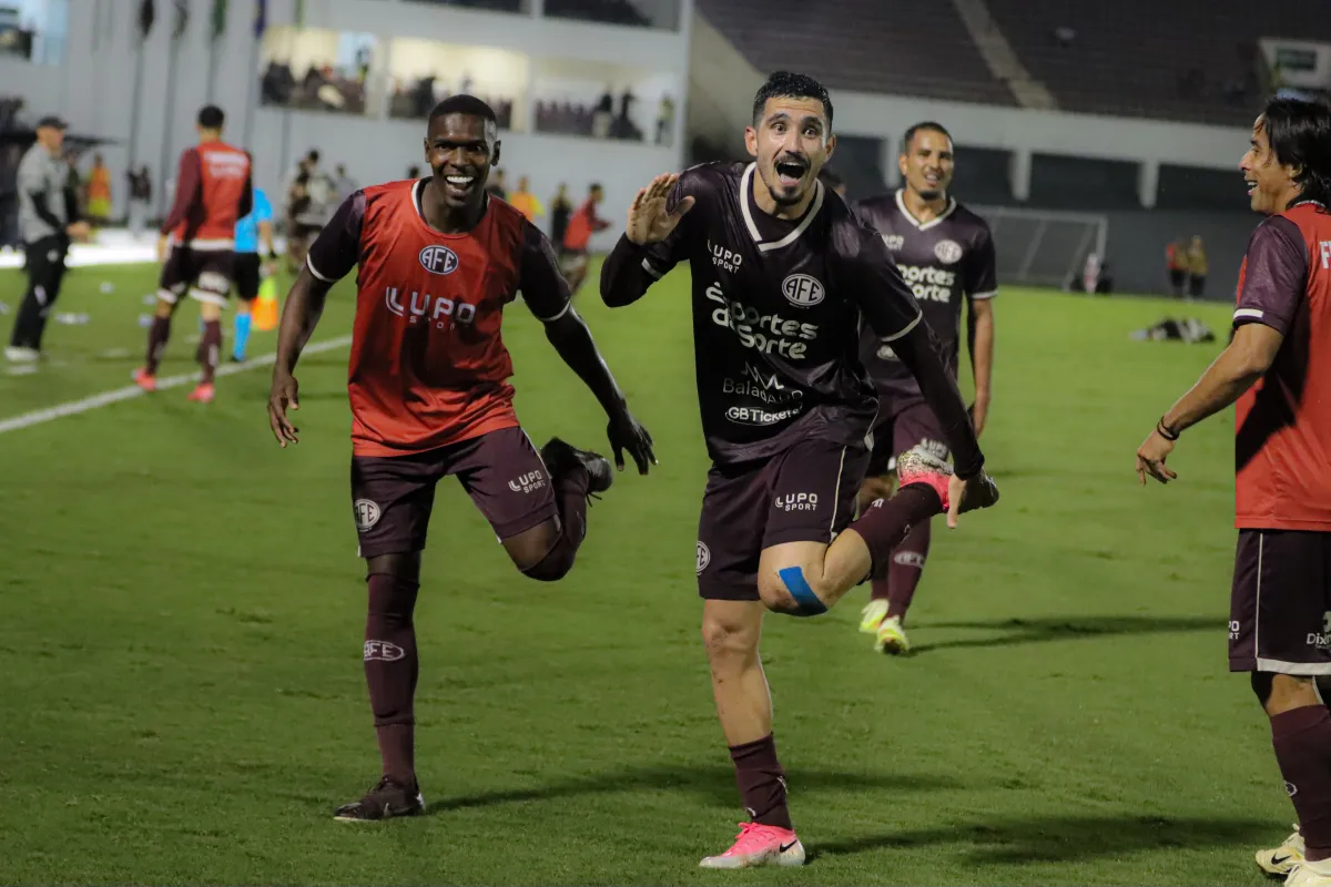 Técnico Rogério Corrêa exige foco e cabeça fria da Ferroviária para novo embate contra o Brusque na Série C